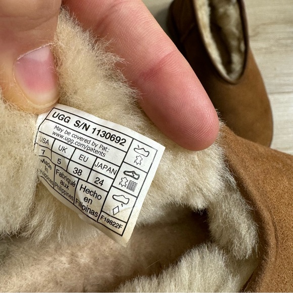 {UGG} Classic Micro Mini Boot - Picture 4 of 8